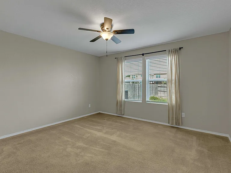 10226 Reyes Hts — Photo 13