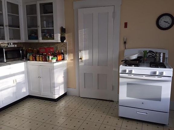 2nd image of 172 South St #2
