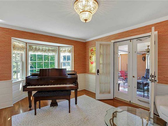 4th image of 9 Greenbriar Ln