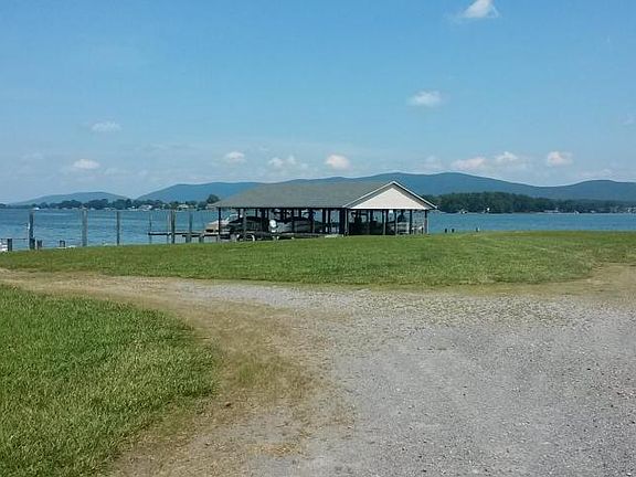 2nd image of 11 Belle Isle Dr