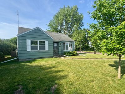 402 E Walnut St, Redwood Falls, MN, 56283