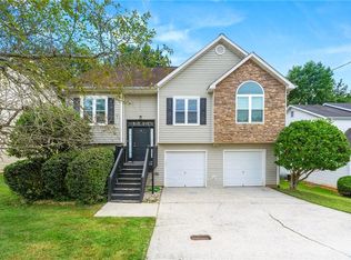 4050 Robin Cir, Atlanta, GA 30349