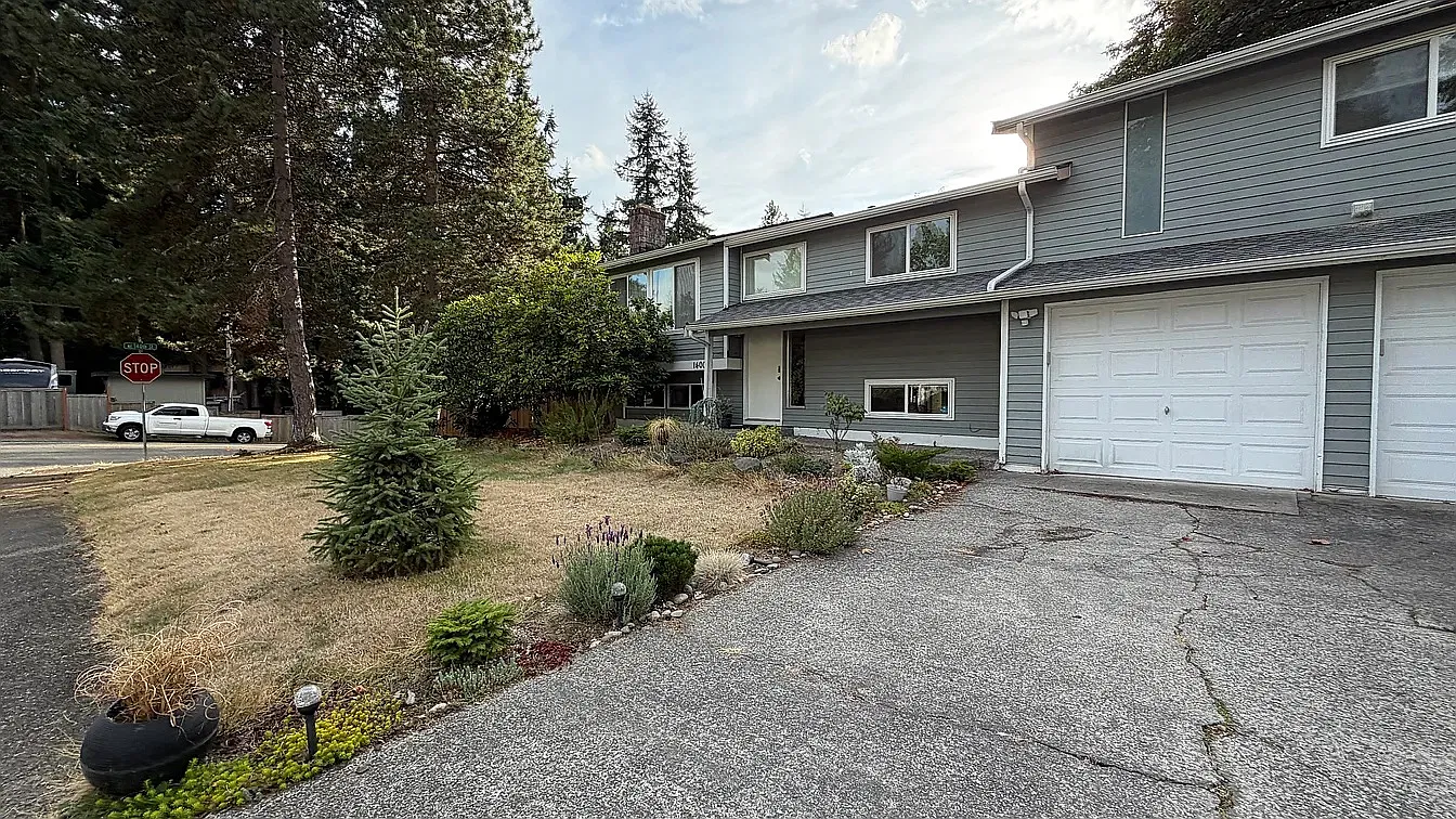 4 bed, 2.5 bath, 2710 sqft, $4,000 — Photo 4