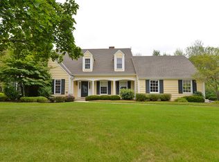 9731 N Valley Hill Dr, Mequon, WI 53092