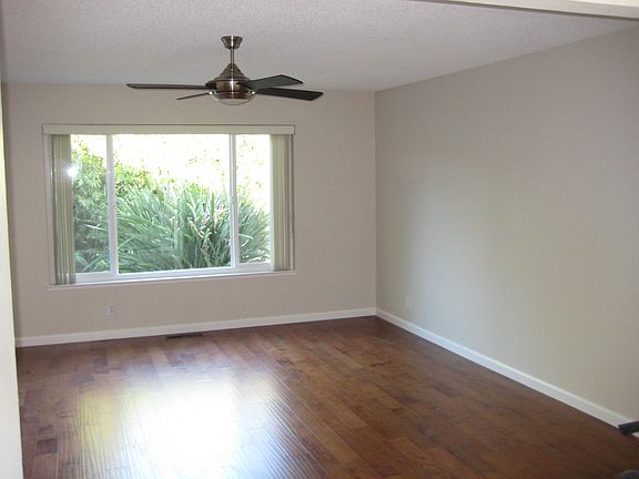 3rd image of 925 Furlong Dr