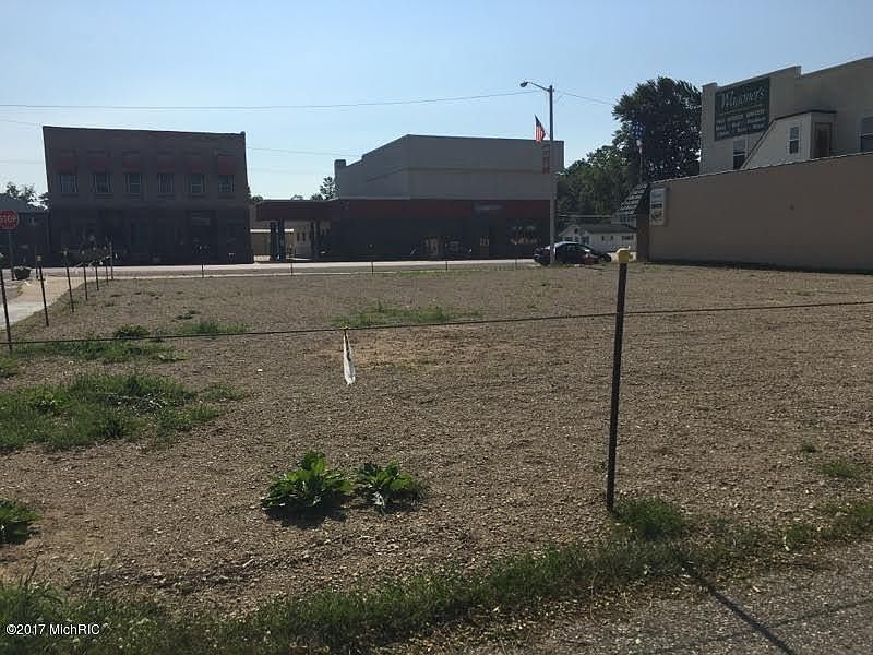 2nd image of 119 N Main St