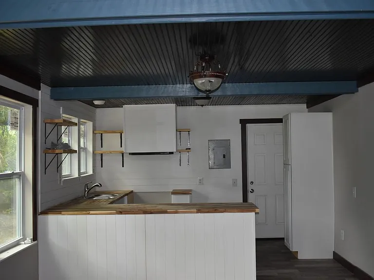 1200 W Lee St — Photo 6