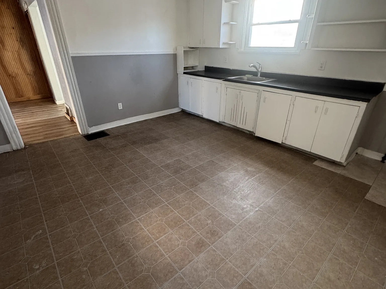8 Laurel Street - 1 — Photo 4