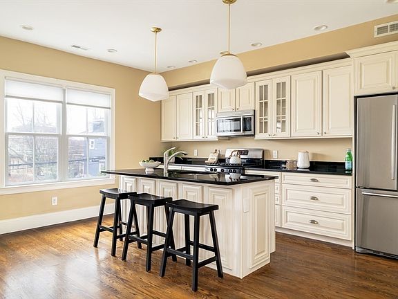 3rd image of 291 Lamartine St #2