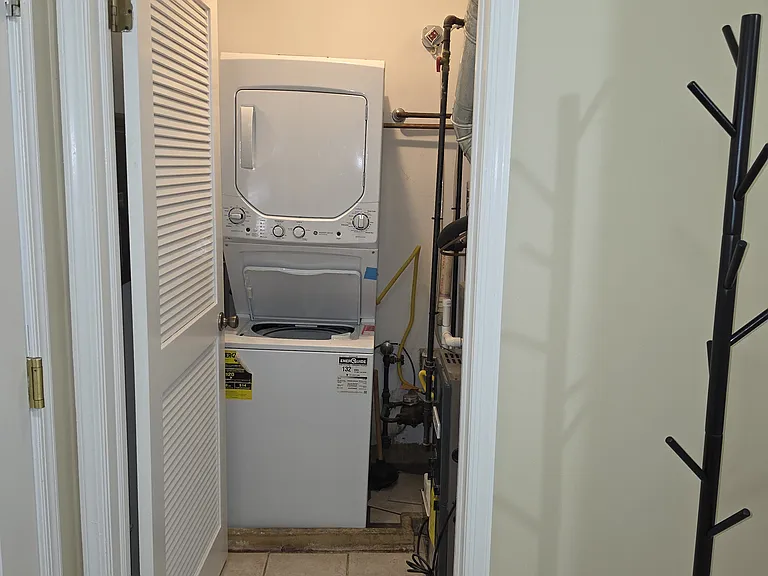 2708 Ridgefield Ct #2 — Photo 17