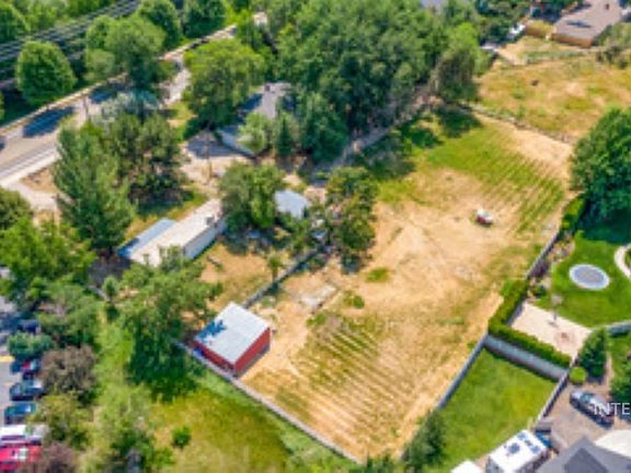 3rd image of 1119 N Eagle Rd