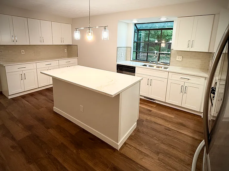 7124 Hollyhock Ln — Photo 3
