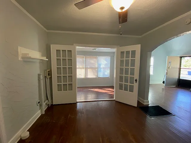Dining room looking into the bonus sunroom