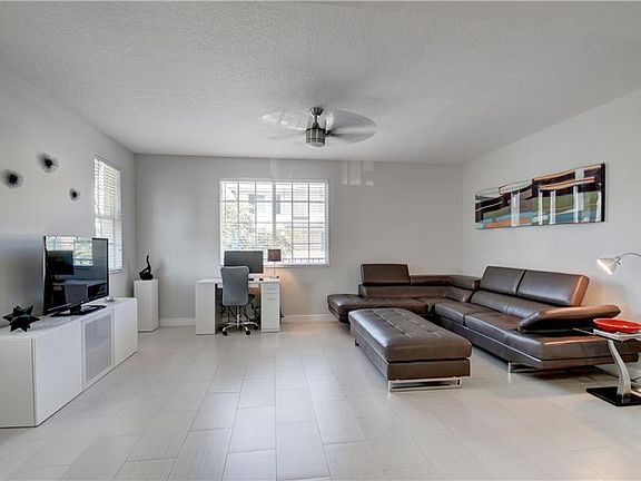 2nd image of 240 NE 2nd St #6-F