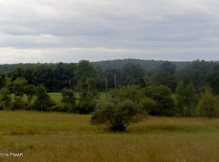 Ridge Ave, Hawley, PA 18428