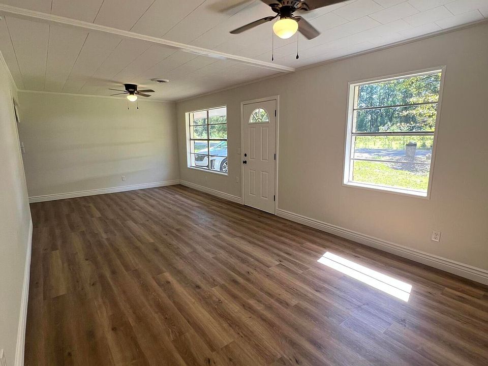 10th image of 208 Wiggins Rd
