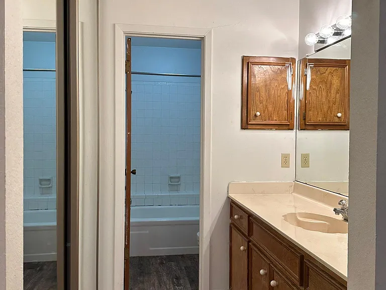 103 Montego Ct — Photo 12
