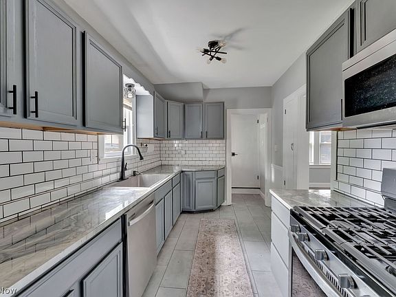 3rd image of 3435 Hopkins Rd