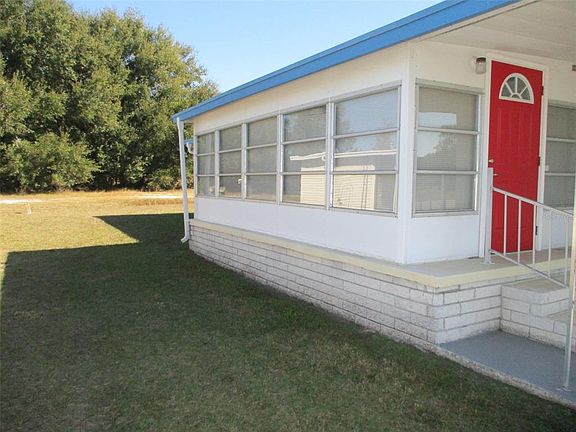 3rd image of 3718 Castle Dr