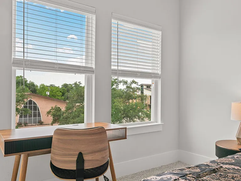 1208 Moody St — Photo 7