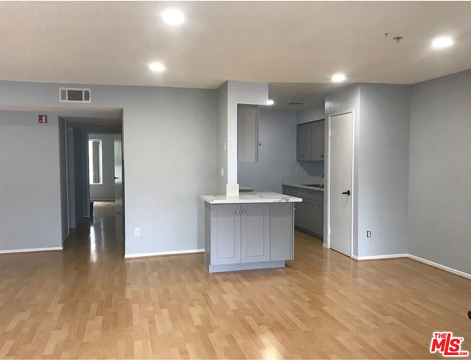 Building Photo - 10282 Tujunga Canyon Blvd #103