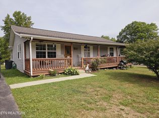 1249 Sandcut Rd, Oneida, TN 37841