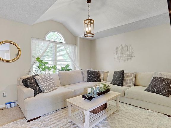 4th image of 7903 Spring Valley Rd