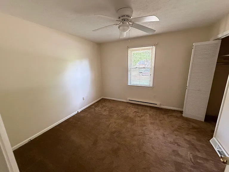 113 Avalon Cir — Photo 5