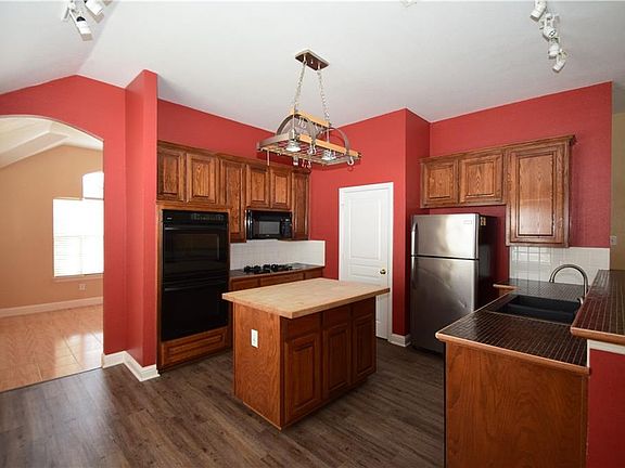 4th image of 236 Fox Wood Dr