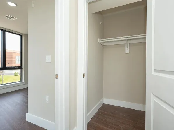 242 Beacon Avenue image 5 of 5