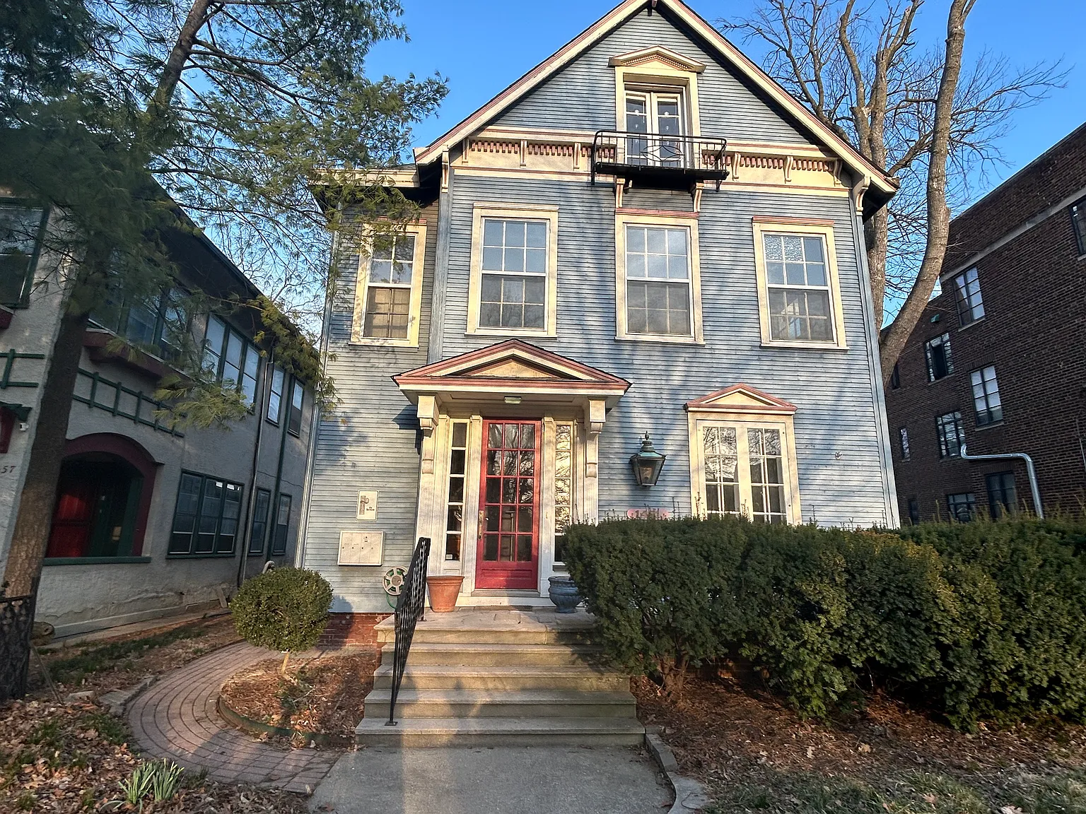 3 bed, 1000 sqft, $1,500 — Photo 1