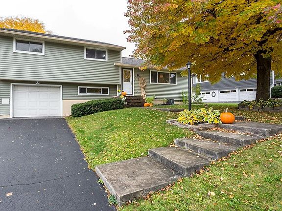 2nd image of 207 Oakmont Dr