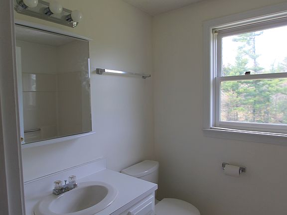 4th image of 16 Morway Dr
