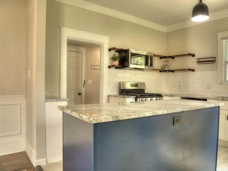 1619 Lawson Ave — Photo 5