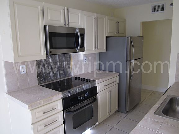 4th image of 6061 Collins Ave APT 20B