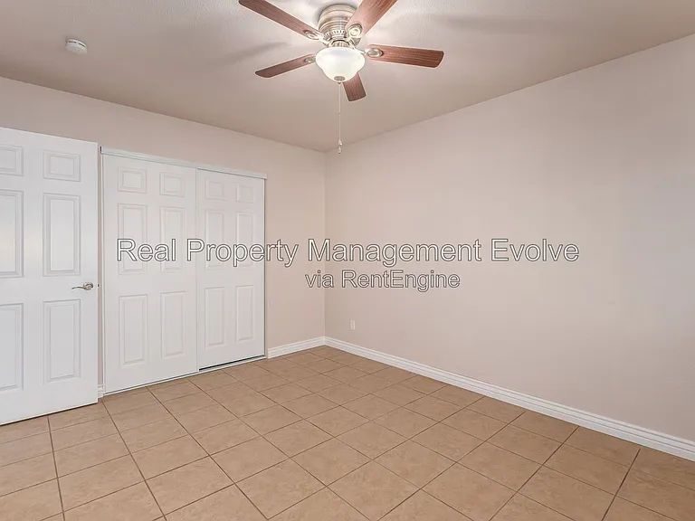 5438 S 46th Pl — Photo 22