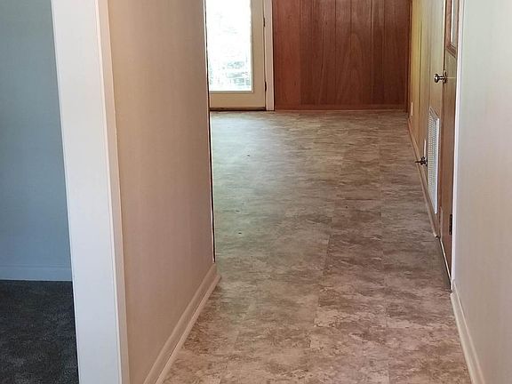 2nd image of 4016 Crescent Dr