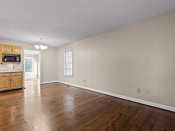 4th image of 1025 Mount Olive Rd