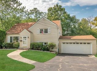 157 Pembrook Dr, Yonkers, NY 10710