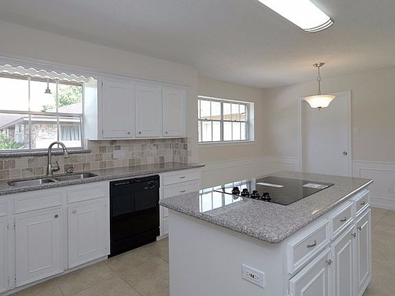 3rd image of 15527 Penn Hills Ln
