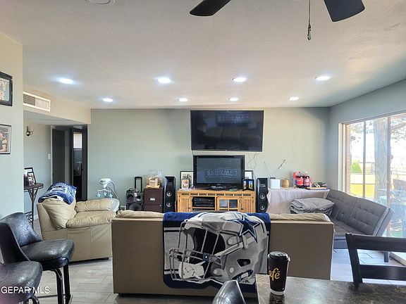 4th image of 3024 Tyler Ave
