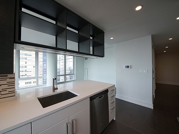 5th image of 555 10th Ave APT 19A