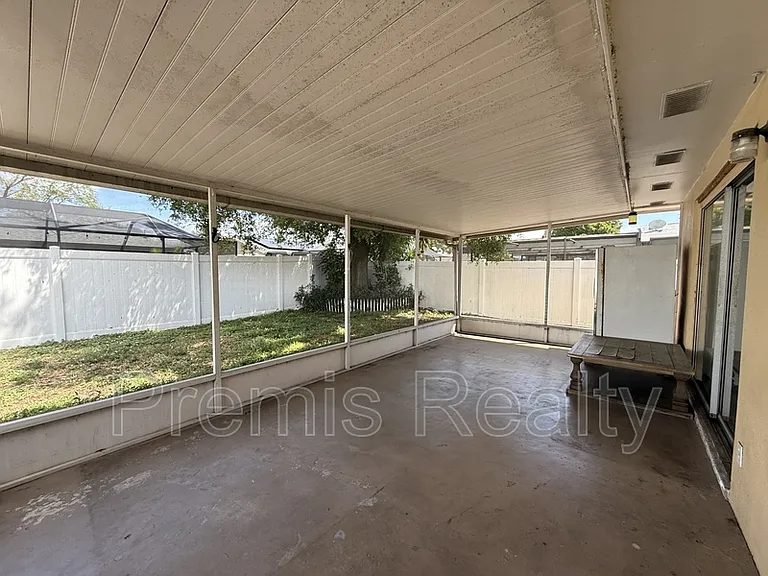 2238 Colonial Dr — Photo 26