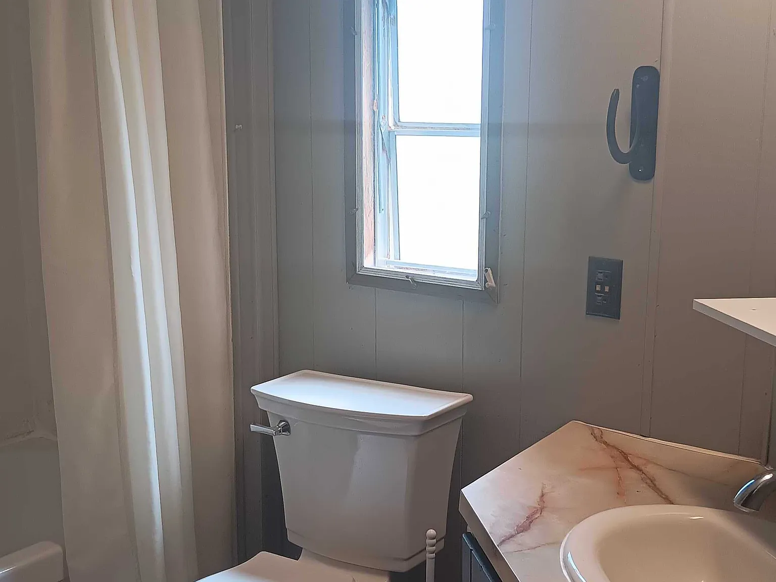 3 bed, 1.0 bath, $325 — Photo 4