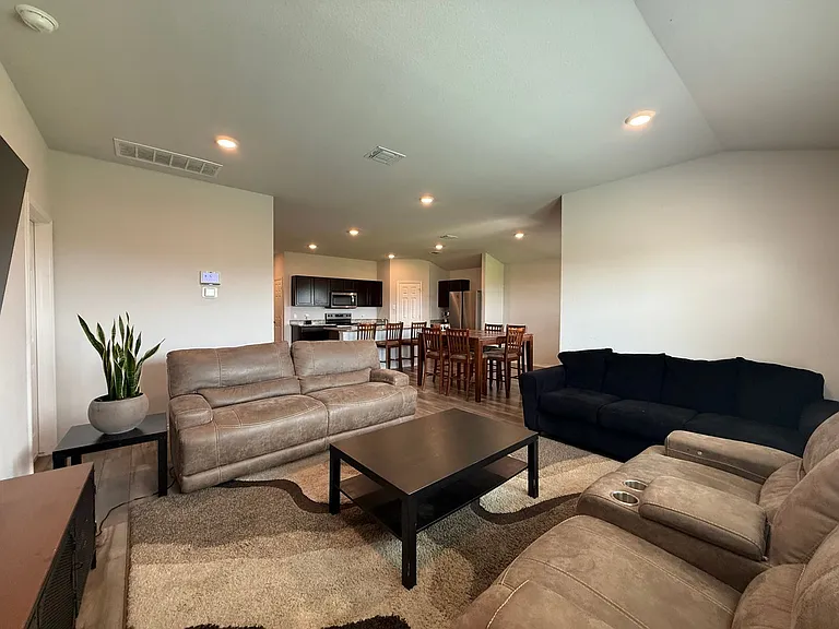 2621 Torbensen Ct — Photo 5