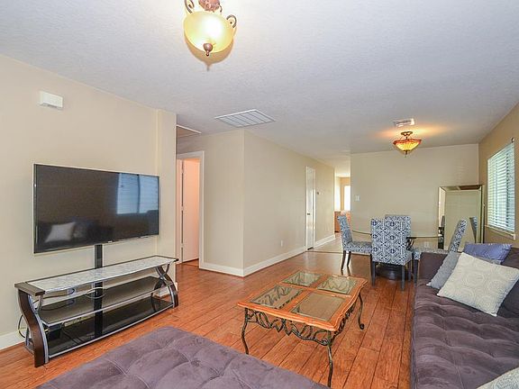 3rd image of 10643 Cobblecreek Way