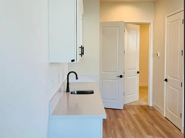 (undisclosed Address), Tracy, CA 95377
