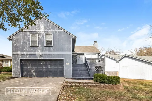 1804 NE Gatewood Dr Photo 1