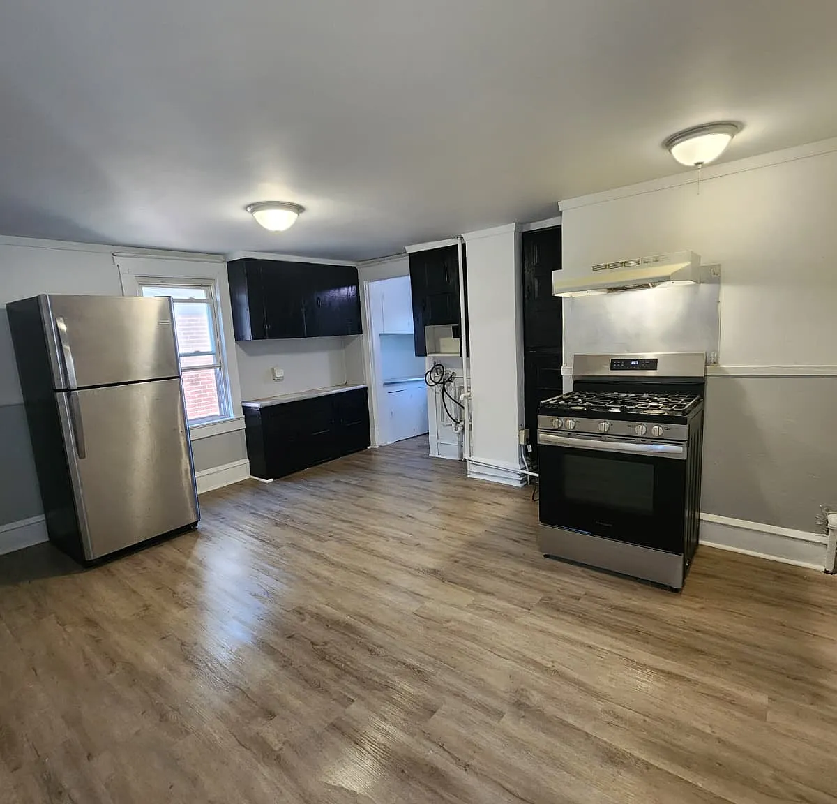 3 bed, $1,245 — Photo 1