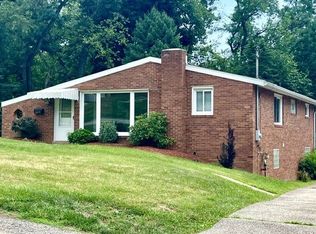 3219 Valewood Dr, Homestead, PA 15120